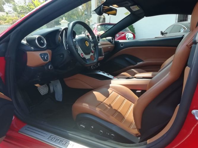 interior-ferrari